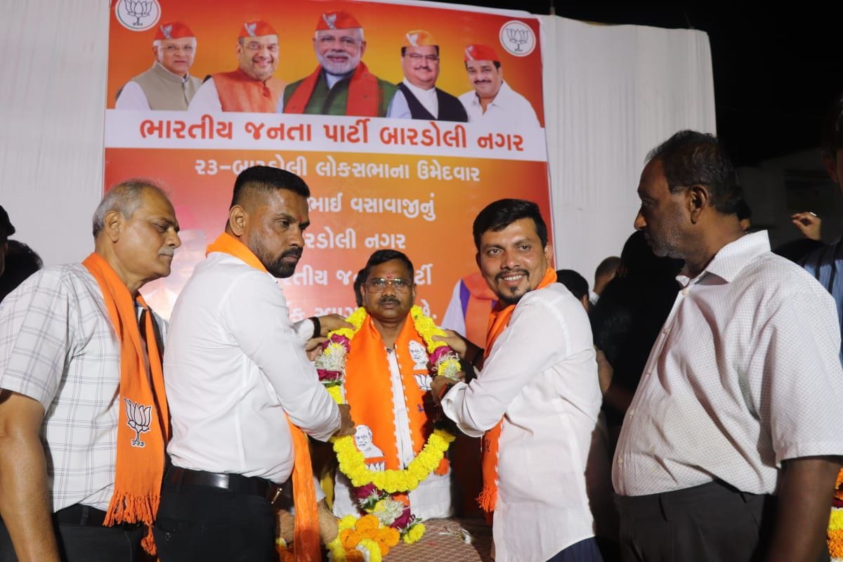 ૧૬૯- બારડોલી વિધાનસભા મતવિસ્તારમાં સમાવિષ્ટ બારડોલી નગર ખાતે વોર્ડ નંબર ૧ અને ૨ ખાતે ૨૩- બારડોલી લોકસભાનાં ઉમેદવાર પ્રભુભાઇ એન. વસાવા સાથે ચૂંટણી પ્રચાર કર્યો.